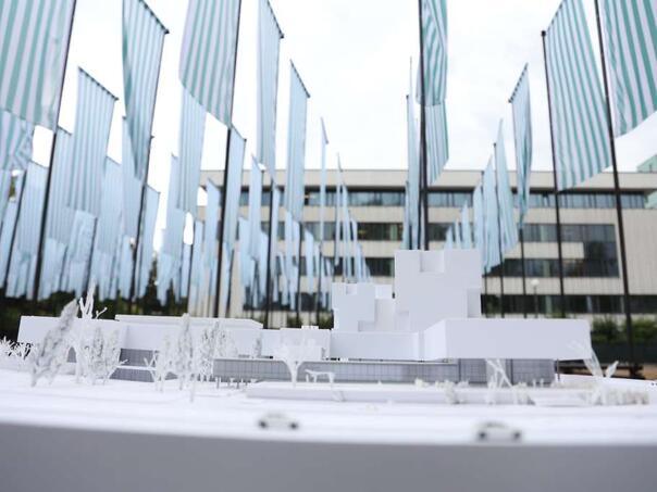 Umjetnički projekt 'If walls could tell' Mische Kuballa u blizini buduće zgrade muzeja Ars Aevi