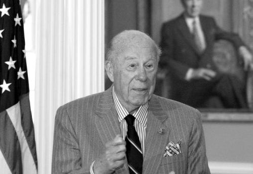 Umro George Shultz