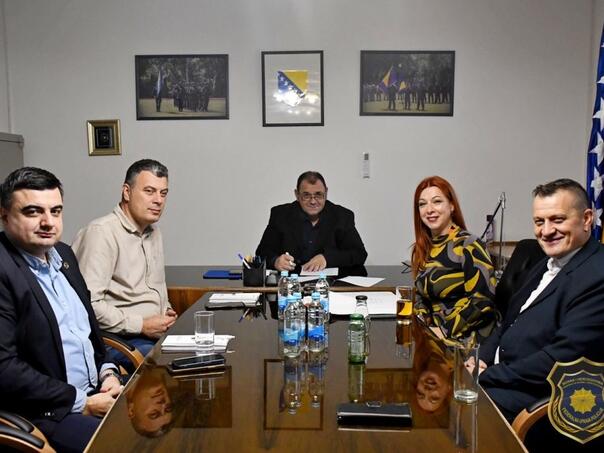 UN-ov ured uručio informatičku i specijalističku opremu FUP-u