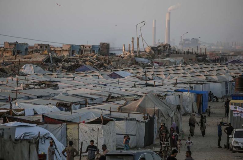 UN: Skoro 300 hiljada domova uništeno u Gazi, porodice zimu dočekuju u šatorima