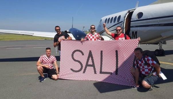 Unajmili privatni avion da gledaju Hrvatsku u Škotskoj, pa završili u Pragu