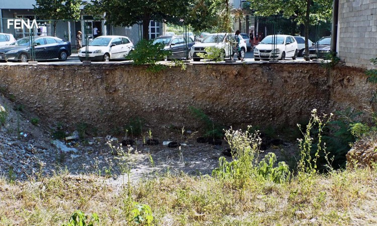 Unatoč rješenju nije počelo zatrpavanje građevinske rupe u Mostaru
