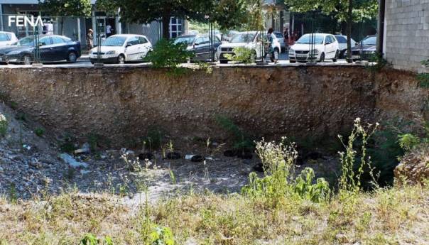 Unatoč rješenju nije počelo zatrpavanje građevinske rupe u Mostaru