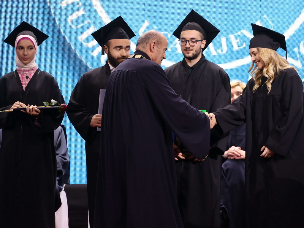 UNSA promovisao najbolje studente, oni poručili: Ostajemo u BiH