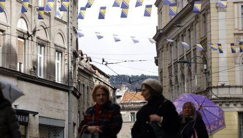 Uoči Dana državnosti: Ukrašavanje glavnog grada BiH