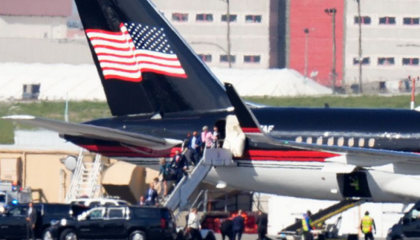 Uoči historijskog suđenja: Trump stigao u New York