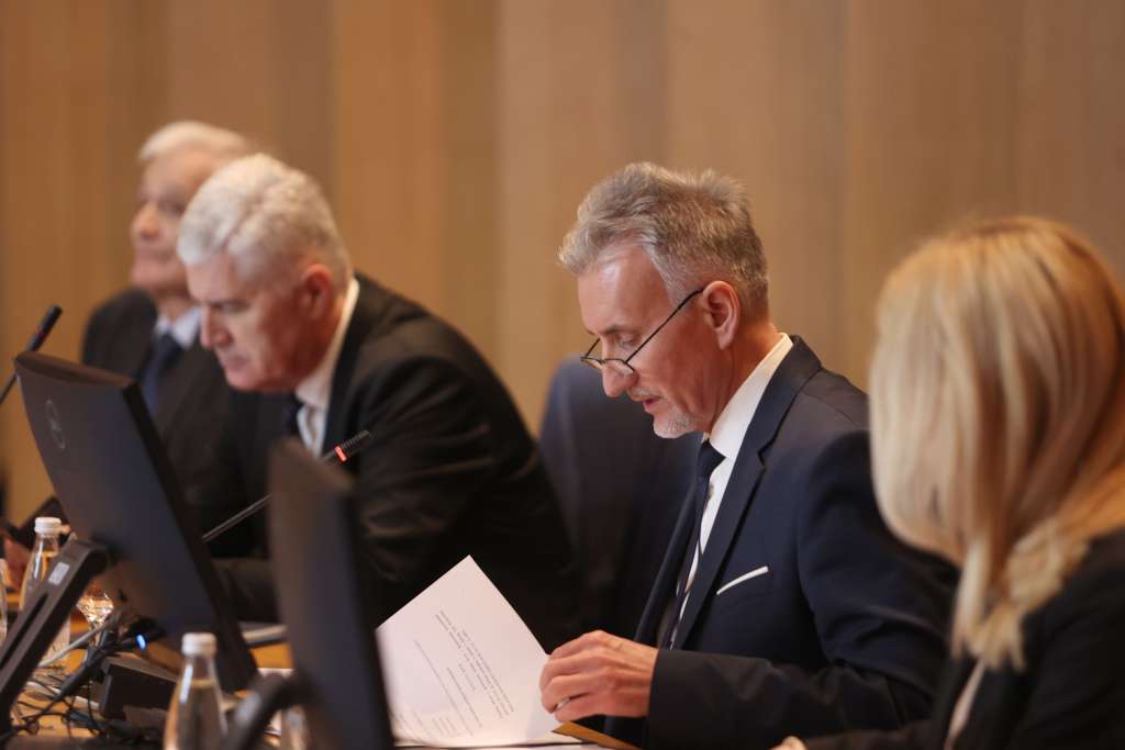Uoči odluke Brisela: Sutra hitne sjednice Parlamenta BiH