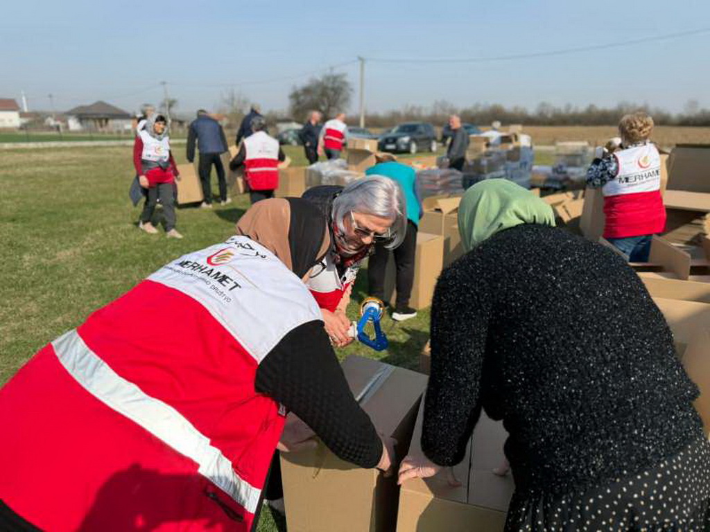 Uoči Ramazanskog bajrama Država Katar osigurala pakete povratničkim porodicama u RS-u