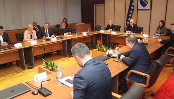 Uoči sporazuma: Počeo sastanak HDZ-a, SNSD-a i Osmorke