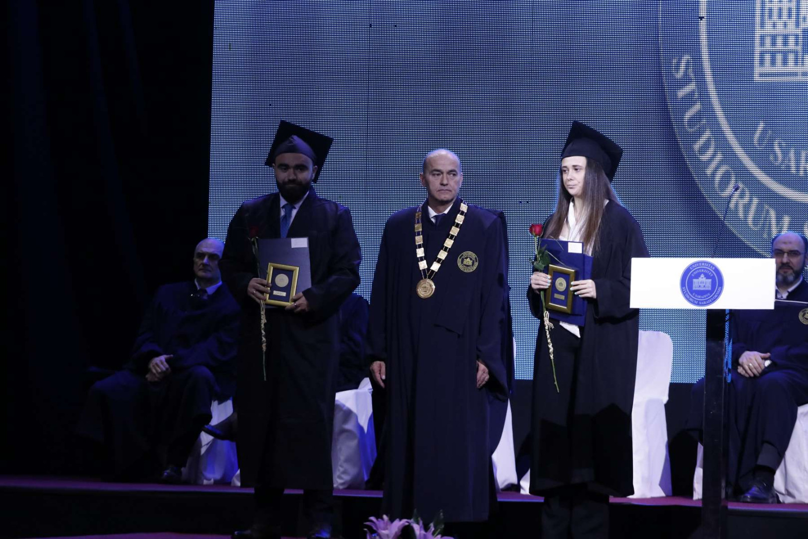Upaljen alarm za sve bh. zvaničnike, promoviramo sve manje diplomanata i magistranata