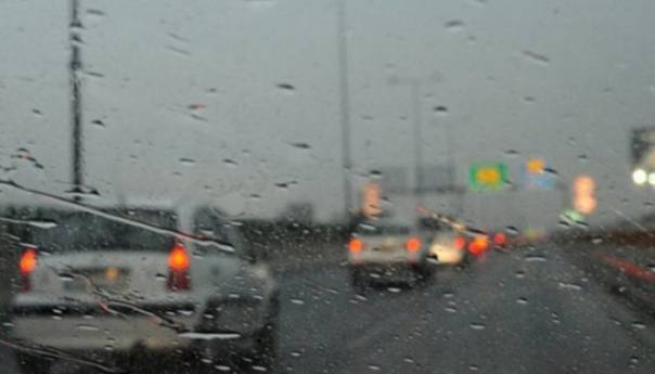 Upaljen crveni meteoalarm: Grmljavina, vjetar i padavine