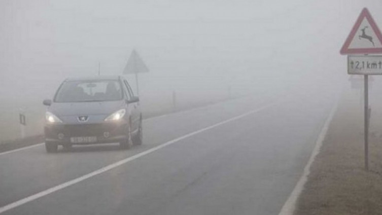 Upozorenje vozačima na maglu, odrone i klizav kolovoz