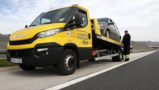 Upozorenje vozačima na smanjenu vidljivost zbog magle i sitnijih odrona na kolovoz