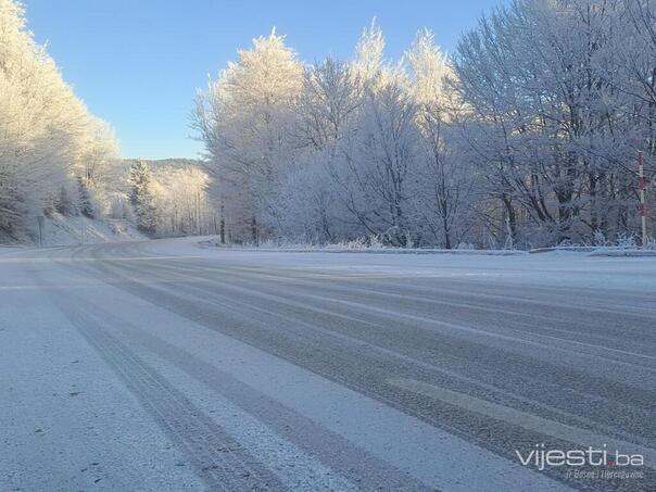 Upozorenje vozačima: Poledica i snijeg otežavaju saobraćaj širom BiH