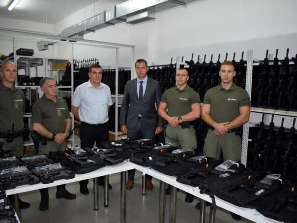 MUP ZDK: Zvanična podjela naoružanja u vrijednosti od 1.000.000 KM