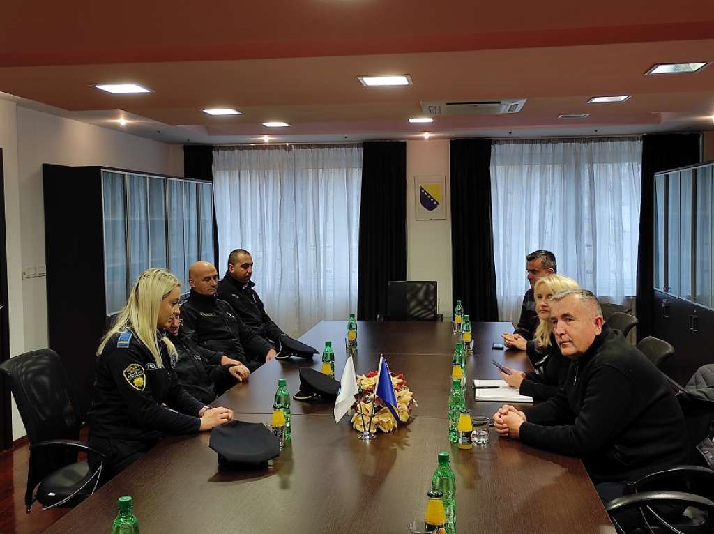 Upriličen prijem za policajce koji su spasili čovjeka iz Une