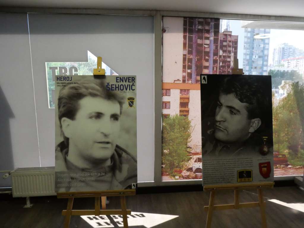 Upriličena izložba 'Enver Šehović - Heroj oslobodilačkog rata'