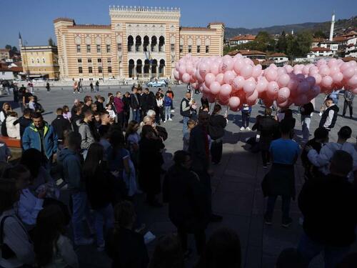 Upriličena šetnja za Džejlu Drapić, školski drugari i drugarice u suzama