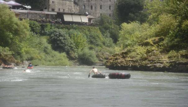 Uprkos kiši i vjetru održana čuvena 'Šlaufijada' na Neretvi