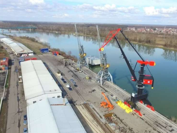 Uprkos niskom vodostaju Luka Brčko uspješno obavlja pretovar roba