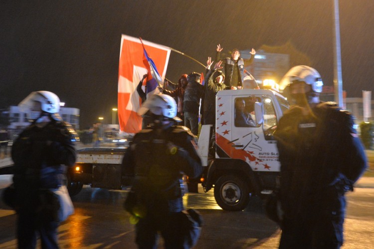 Uprkos policijskom času građani slave u Nikšiću i Podgorici
