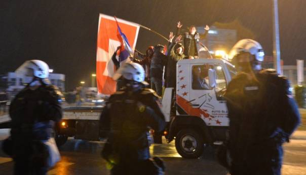 Uprkos policijskom času građani slave u Nikšiću i Podgorici