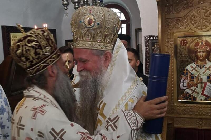 Uprkos protestima i neredima ustoličen mitropolit Joanikije