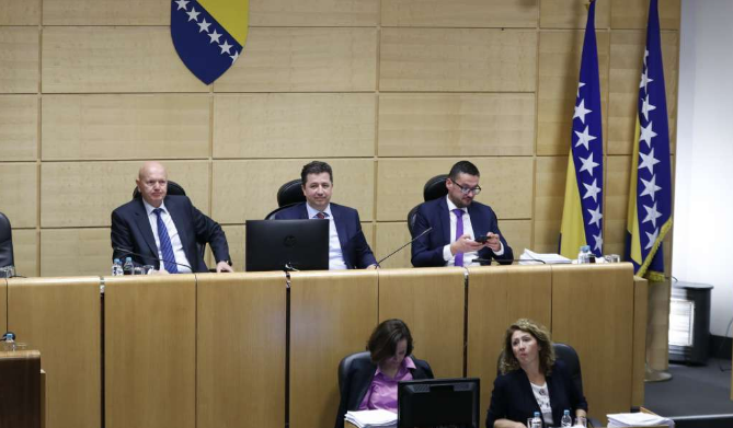Upućeno pismo: Zastupnici će do 16 sati čekati Schmidta
