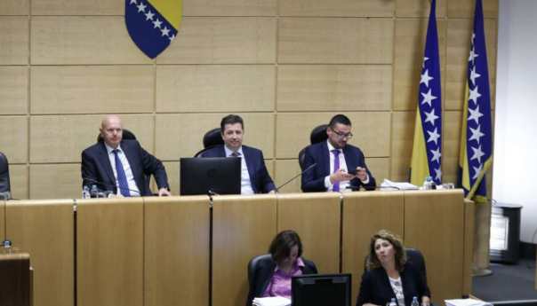 Upućeno pismo: Zastupnici će do 16 sati čekati Schmidta