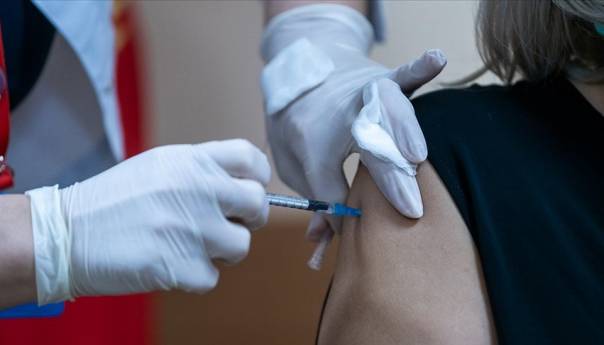 Uputstvo građanima KS za prijem treće doze vakcine protiv koronavirusa