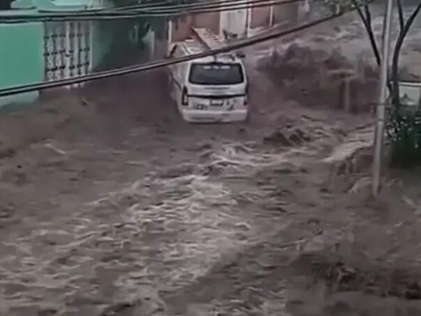 Uragan brzine 120 kilometara na sat opustošio obalu Meksika