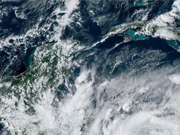 Uragan Idalija sve jači, nastavio da se kreće ka Floridi