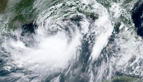Uragan 'Jan' zahvatio obalu Floride, prekasno za evakuaciju stanovništva
