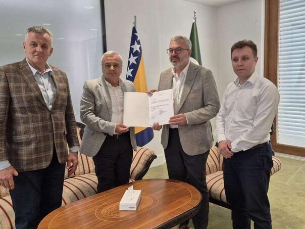 Ured za društvenu brigu Rijaseta IZ u BiH dodijelio prerađevine kurbanskog mesa Crvenom krstu BiH