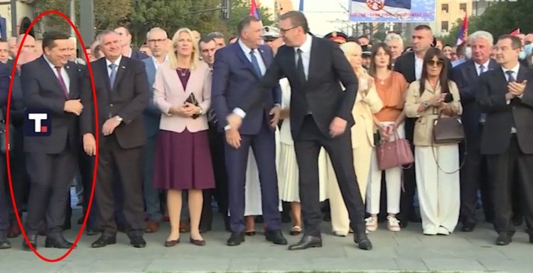Urnebesno neugodan video: Stevandić se pokušao rukovati s Vučićem