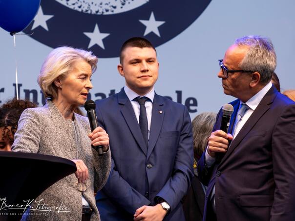 Ursula von der Leyen dobila nagradu 'Karlo Veliki'