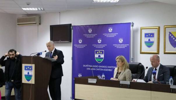 Uručena uvjerenja o dodjeli mandata poslanicima u skupštinama USK i Kantona 10