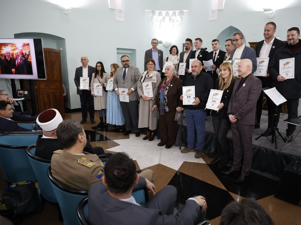 Uručene stipendije Fondacije 'Srebreni cvijet Srebrenice' i zahvalnice za podršku projektu