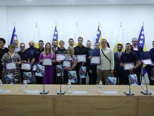 Uručeni certifikata polaznicima obuke za borbu protiv nasilja u porodici i nasilja nad ženama