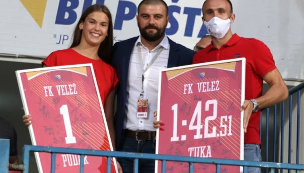 Uručeni dresovi Veleža Lani Pudar i Amelu Tuki