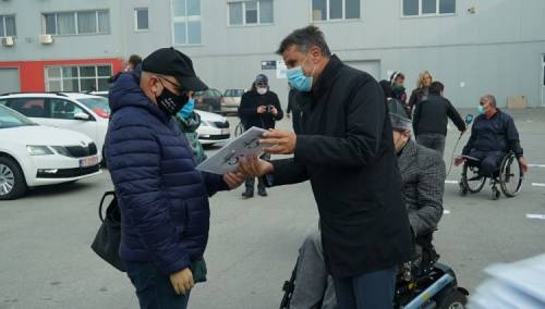 28 automobila za ratne vojne invalide