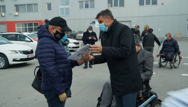 28 automobila za ratne vojne invalide