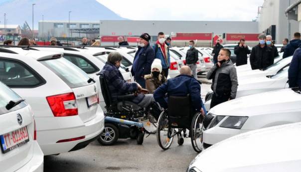 Uručeni ključevi automobila RVI 100 posto prve grupe
