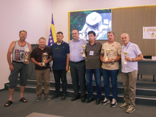 Uručeni pehari i medalje za najbolji med 8. sajma pčelarstva