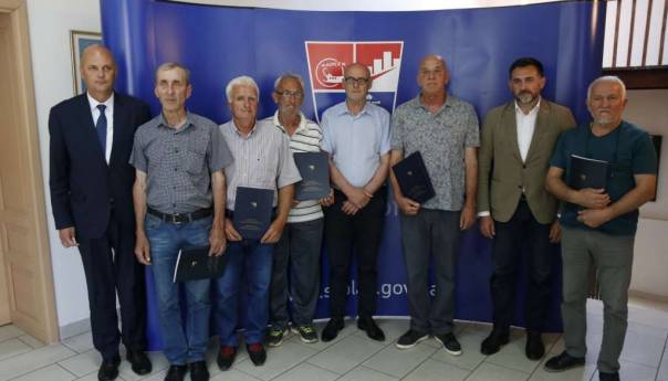 Uručeni ugovori o sanaciji pet stambenih jedinica oštećenih u zemljotresu u Stocu