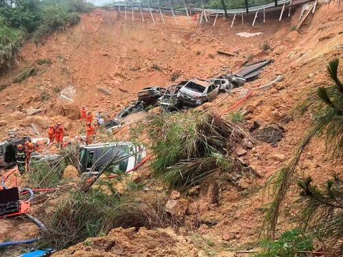 Urušio se dio autoputa u Kini, najmanje 19 mrtvih