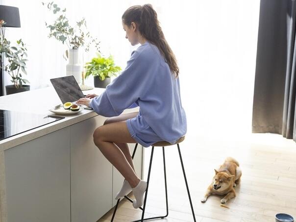 Usamljenost u radu od kuće: Zašto se osjećate tako i kako to promijeniti