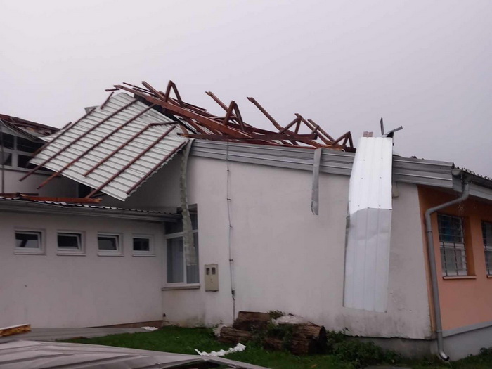 USK: Jak vjetar prethodne noći prouzrokovao značajne materijalne štete