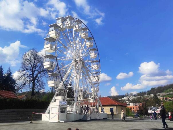Uskoro počinje manifestacija Proljeće u Tuzli: Sajmovi, panoramski točak, događaji za djecu...