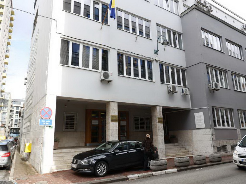 Uskraćivanje prava kandidovanja na narednim izborima za četrdesetak političkih stranaka